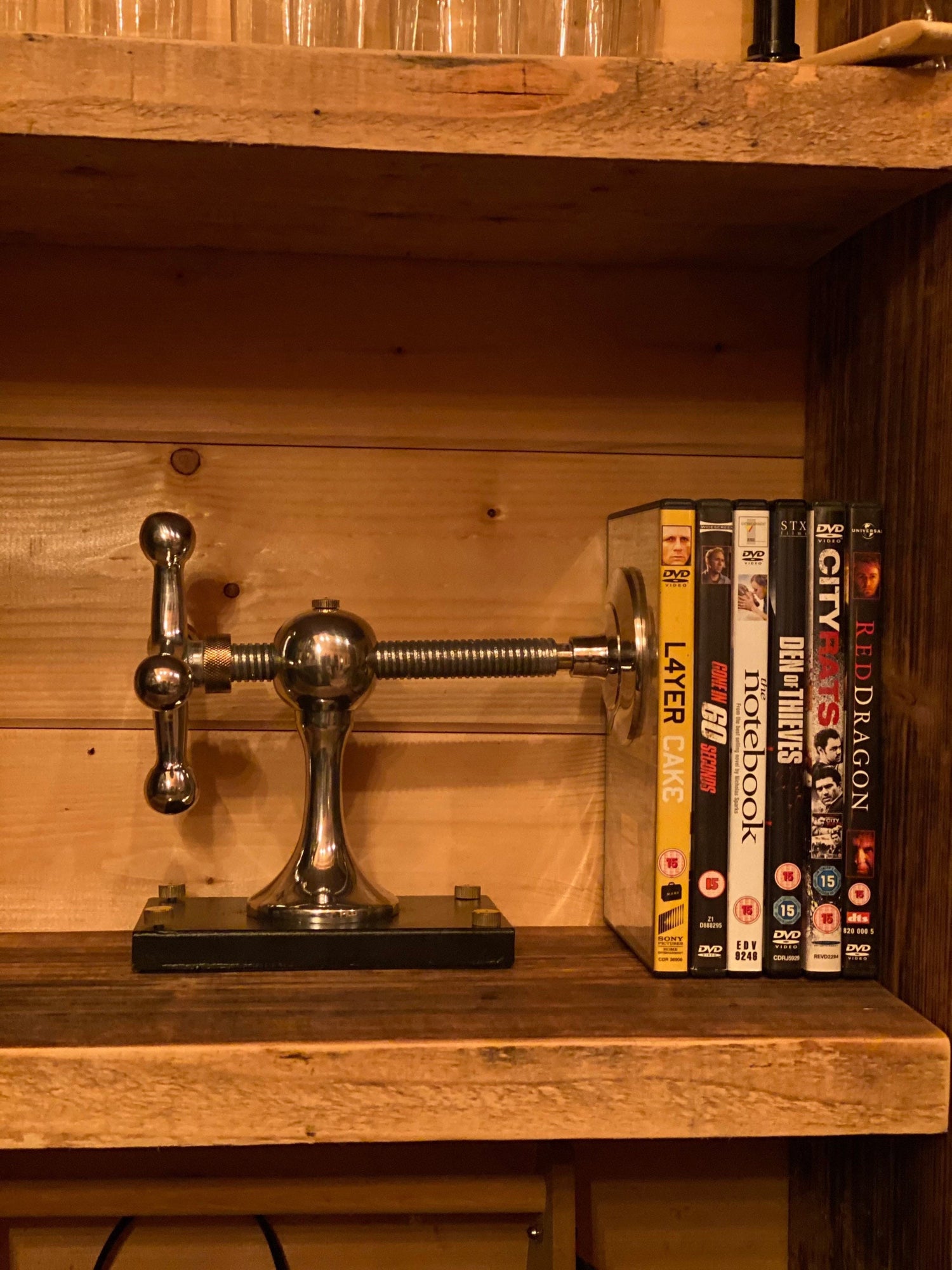 Maxlume - Windlass Bookend Retro DVD