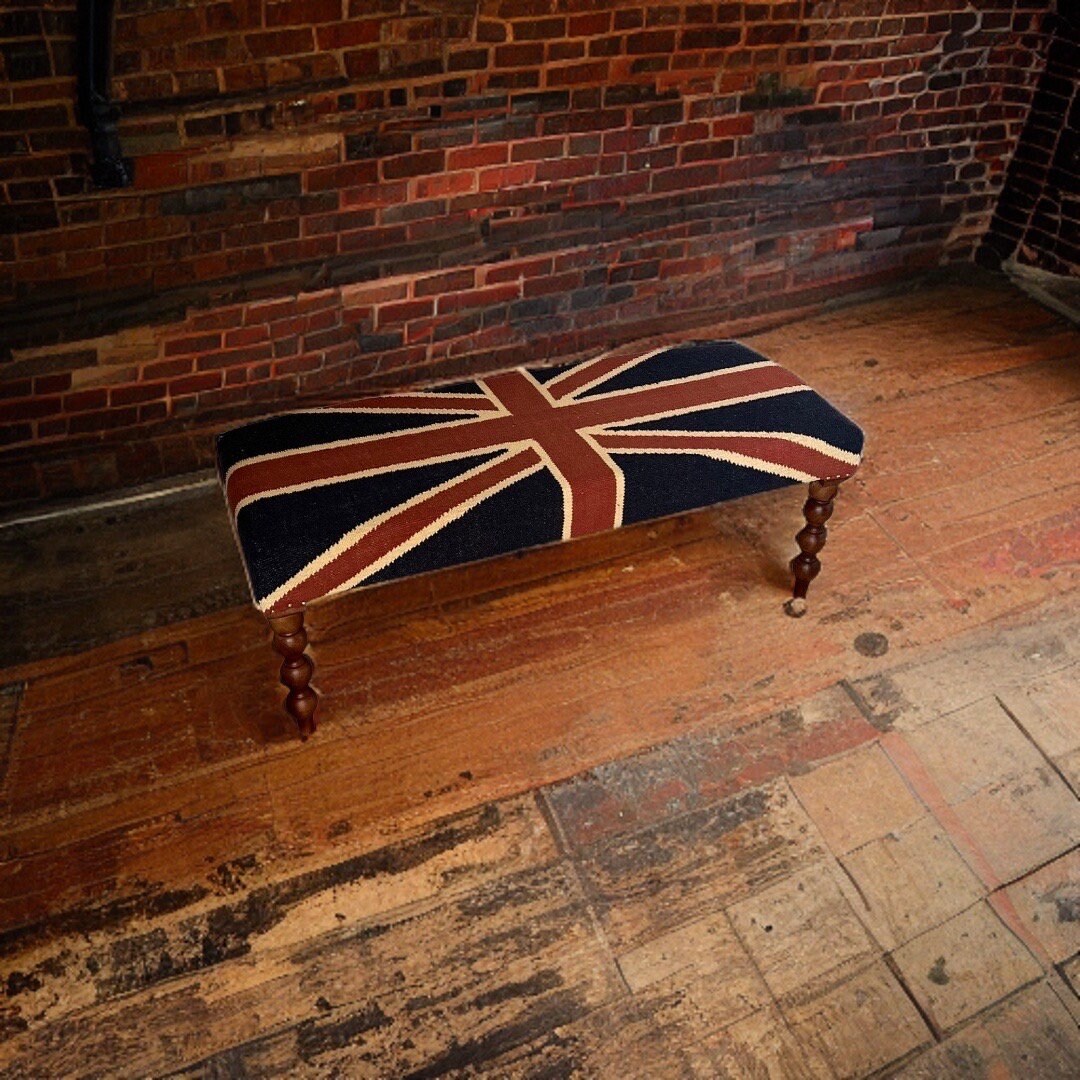 Maxlume ~ Union Jack Flag Bench | Great Britain | Pouf Solid Base | Vintage Style | Floor Standing | Man Cave Stool